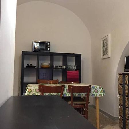Historic Apartment In Centre Of City 100M To Sea مونوبولي المظهر الخارجي الصورة