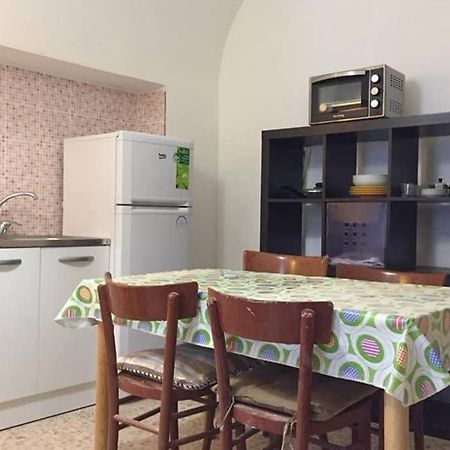 Historic Apartment In Centre Of City 100M To Sea مونوبولي المظهر الخارجي الصورة