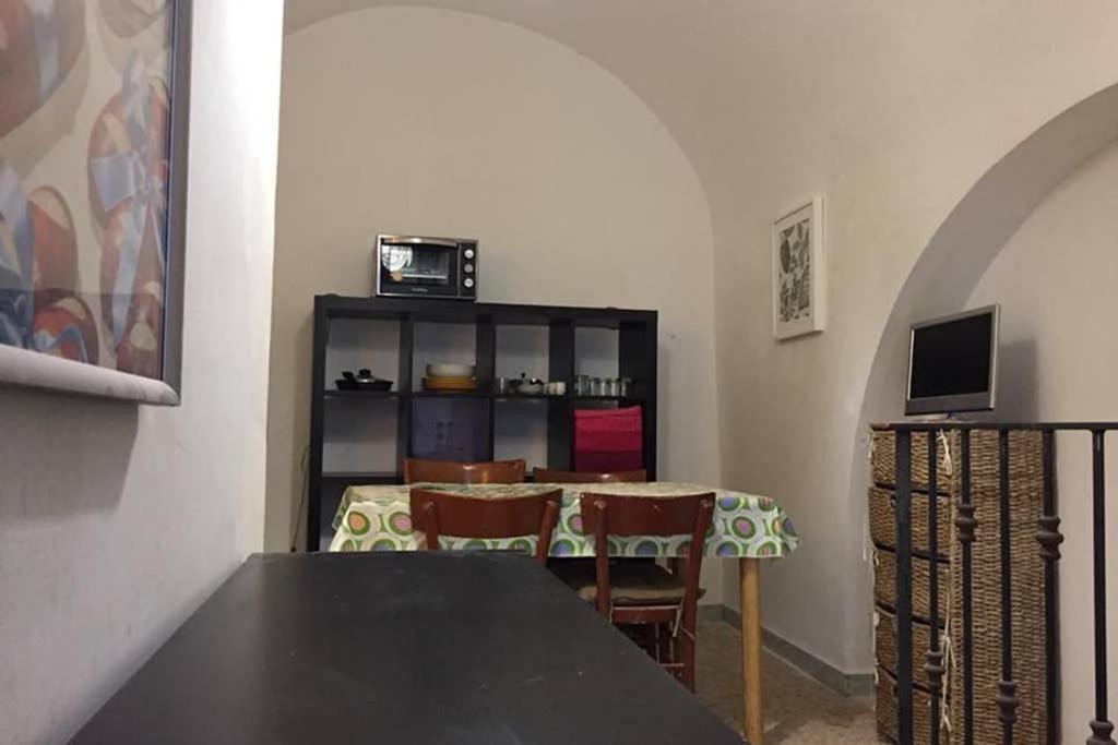Historic Apartment In Centre Of City 100M To Sea مونوبولي المظهر الخارجي الصورة