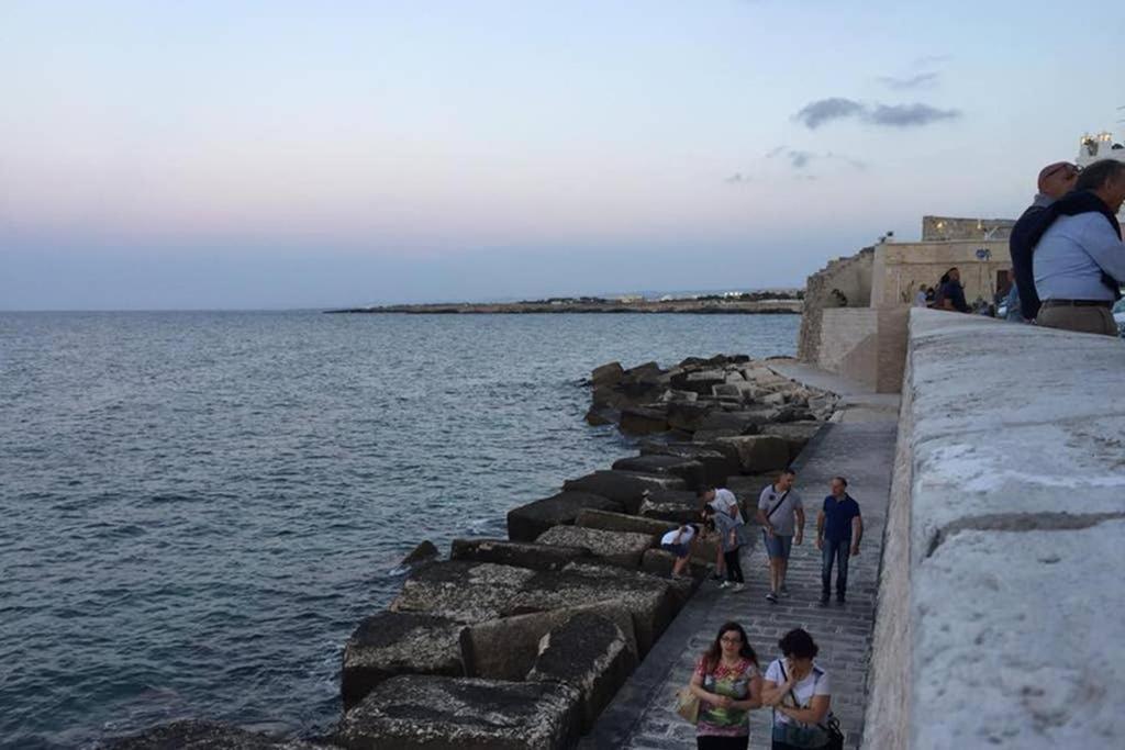 Historic Apartment In Centre Of City 100M To Sea مونوبولي المظهر الخارجي الصورة
