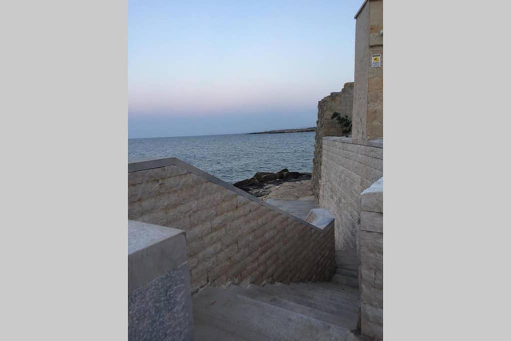 Historic Apartment In Centre Of City 100M To Sea مونوبولي المظهر الخارجي الصورة