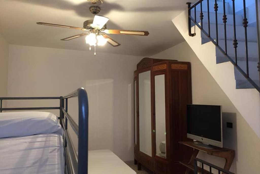 Historic Apartment In Centre Of City 100M To Sea مونوبولي المظهر الخارجي الصورة