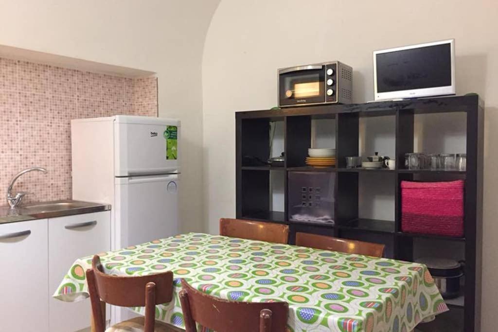 Historic Apartment In Centre Of City 100M To Sea مونوبولي المظهر الخارجي الصورة